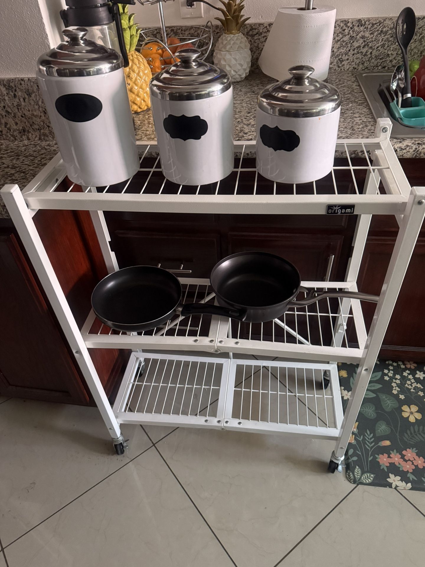 Very Sturdy Foldable Rack In Good Condition