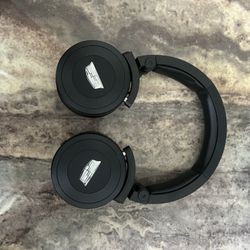 2025 Cadillac Escalade Headphones