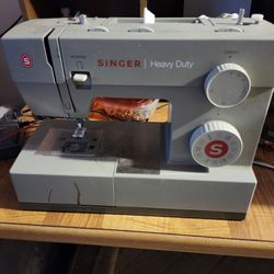 Singer Heavy Duty Sewing Machine.   #4452
