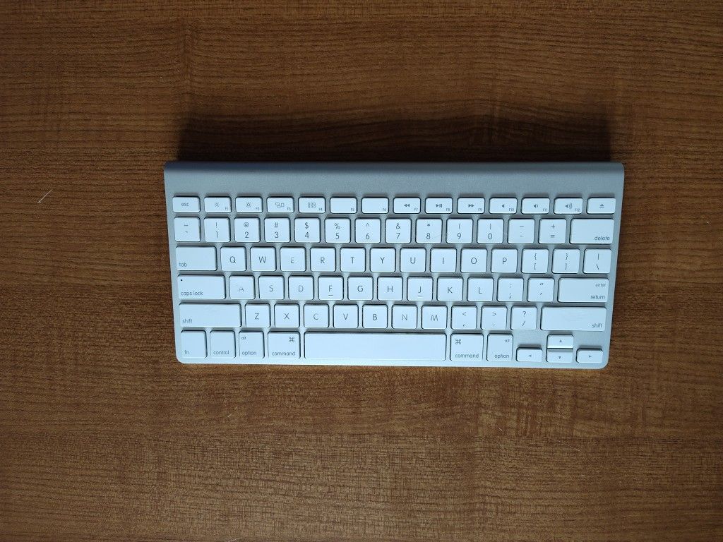 Apple A1314 Wireless Keyboard