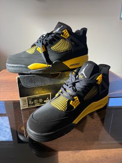 Air Jordan 4 Retro  Sneakers