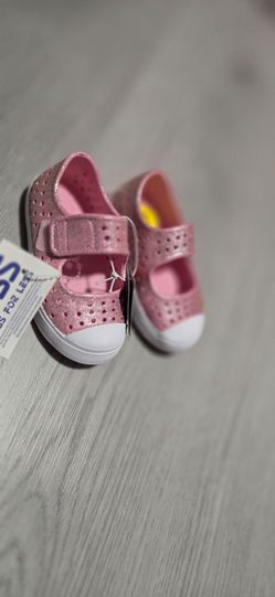 Sketchers size 5 toddler girls