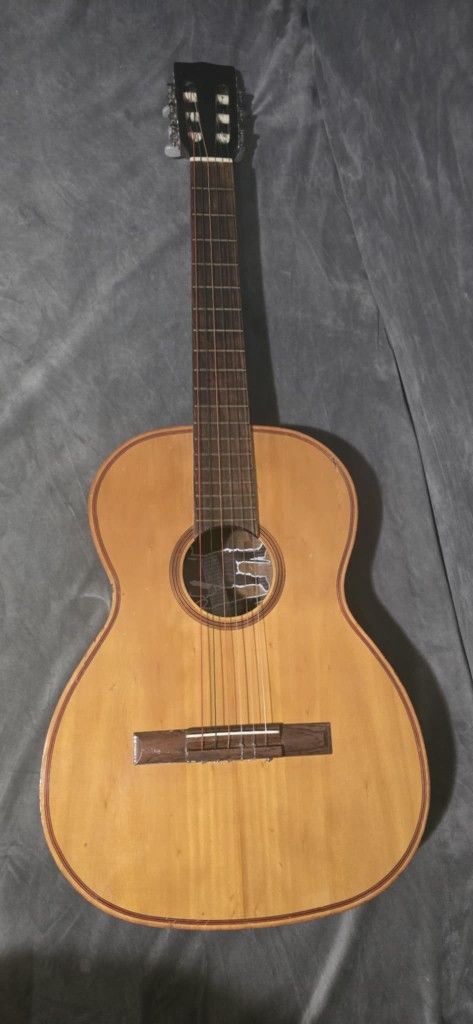 VINTAGE ACOUSTIC GUITAR $68