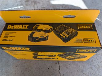 DeWalt 20V MAX DCB205-2C Battery and Charger Kit Two 5Ah Batteries