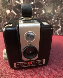 Vintage Kodak Brownie Hawkeye 620 Film Box Camera
