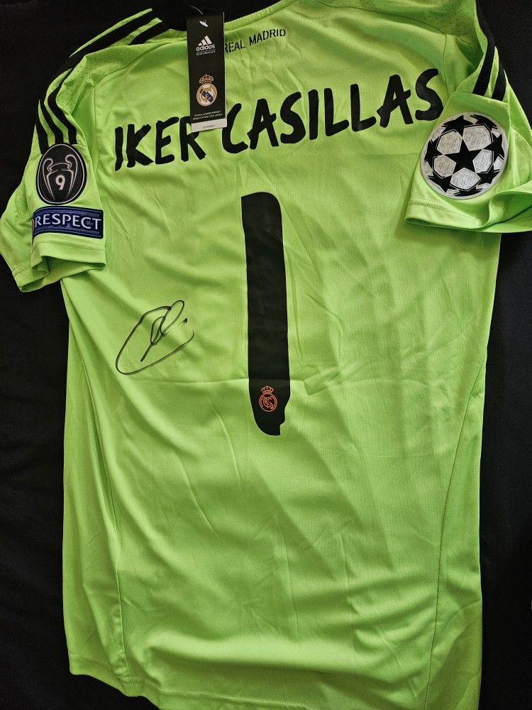 REAL MADRID IKER CASILLAS SIGNED JERSEY WITH JSA COA