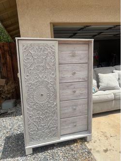 Dresser