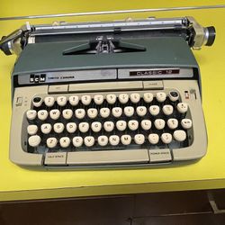 Perfect Vintage Smith Corona Classic 12 Typewriter With Case
