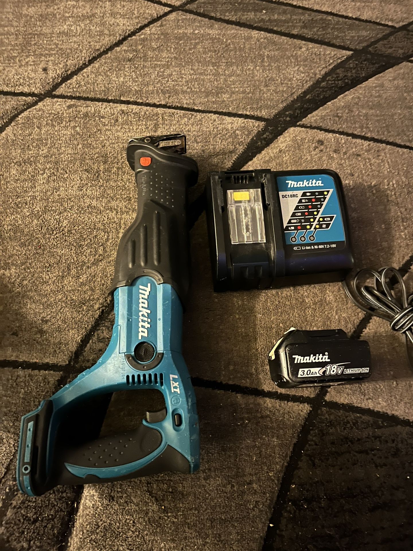 Makita Sawzall W/ 3,0 Batterie And Charger