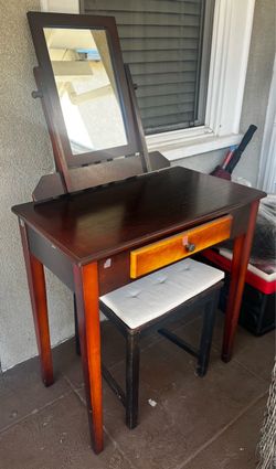 Vanity Set – Real Wood Table, Mirror & Chair – $50 OBO - USC Area