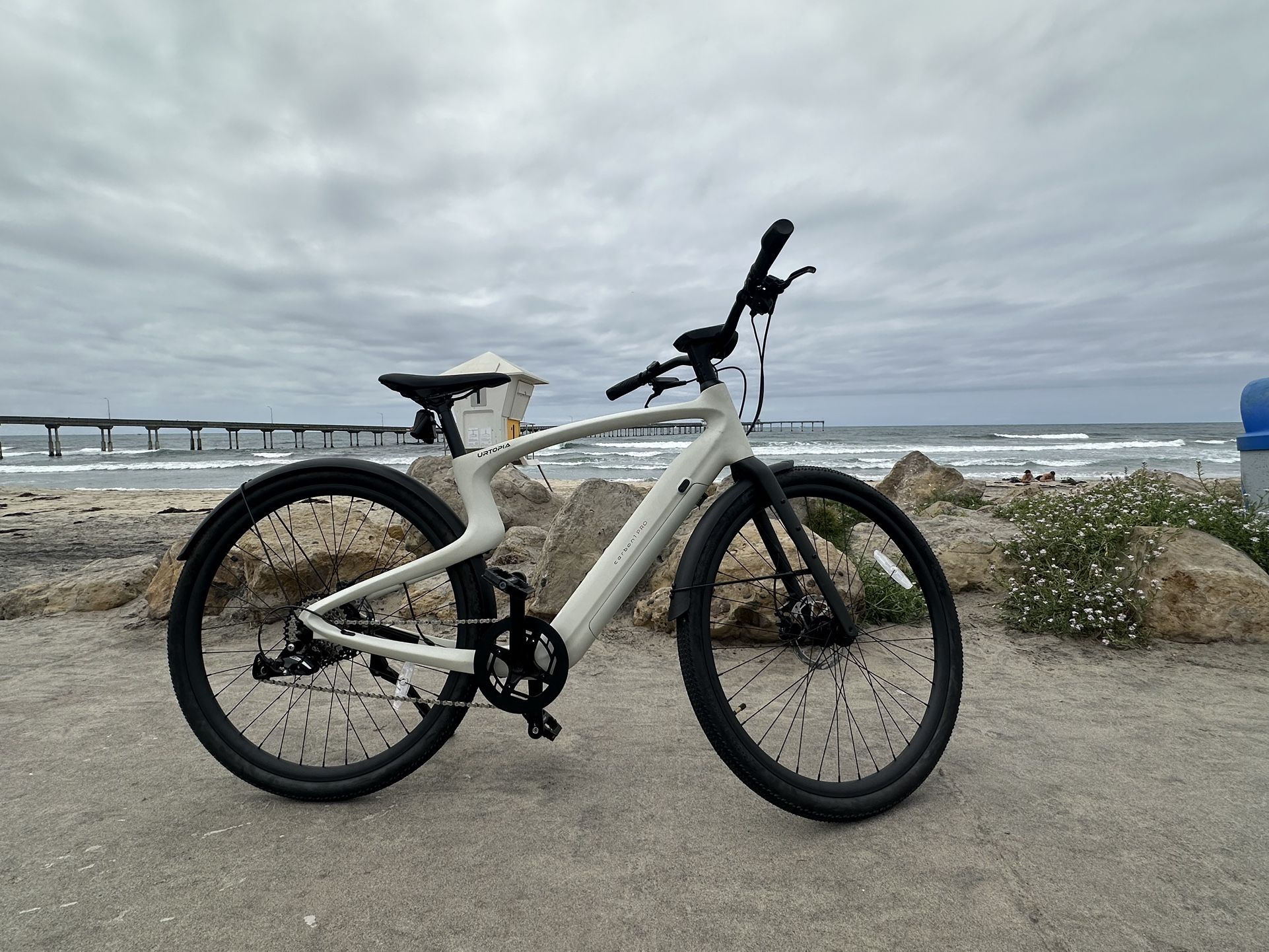 Urtopia Carbon 1 Pro Smart Electric Bicycle Medium Size Crème White Color