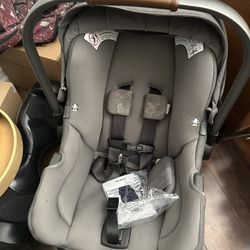 Nuna Infant Car seat 