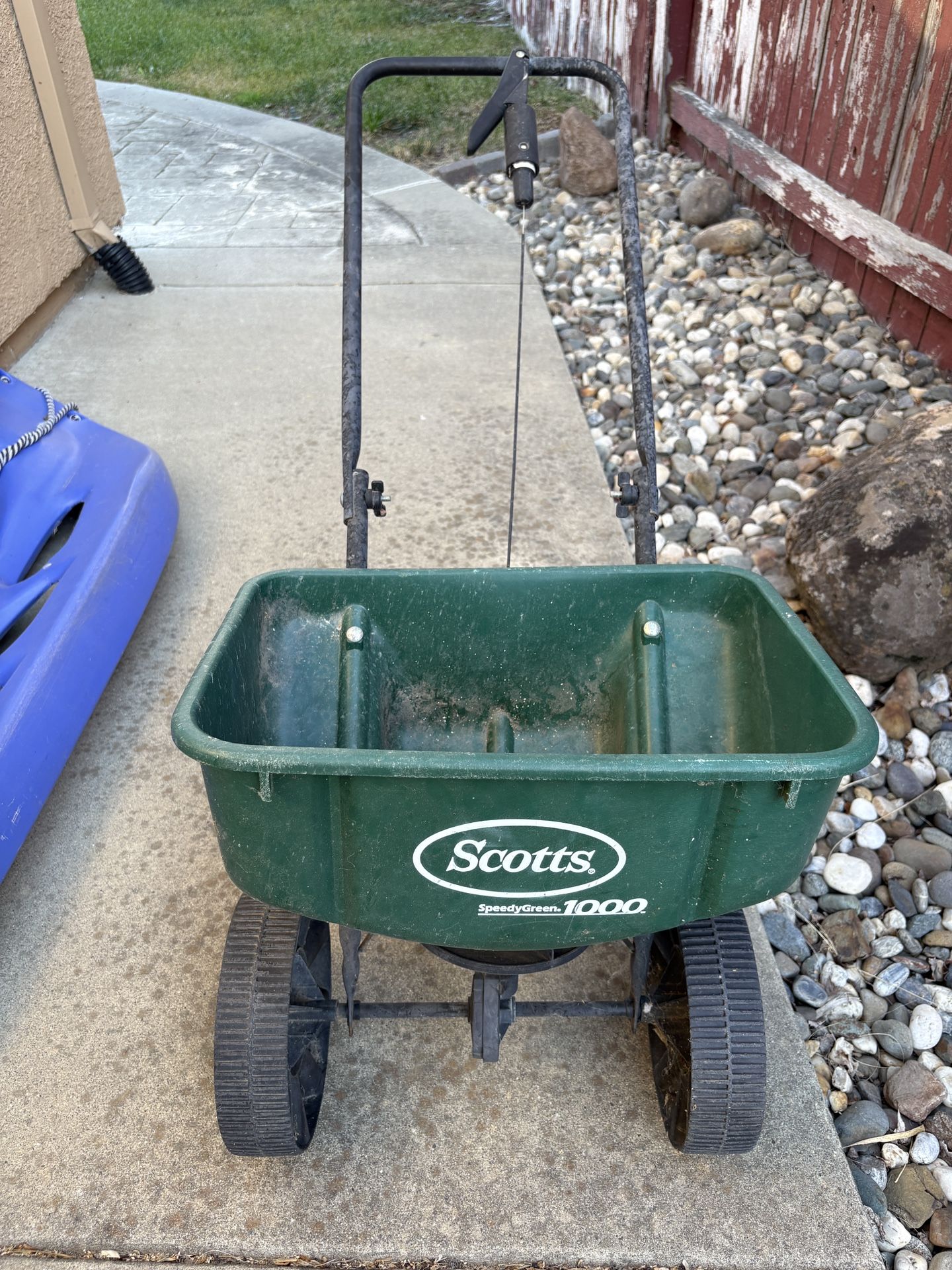 Scott’s Lawn Fertilizer Spreader