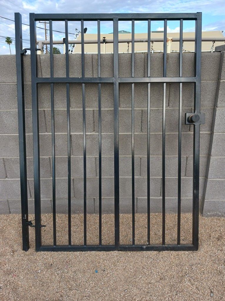 Door Gate 4'8