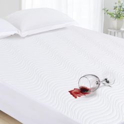 Full Size 100% Waterproof Mattress Pad, 3D Air Fiber Fabric Mattress Protector, Easy to Clean Soft Breathable Smooth Mattress Cover, Fits Up to 21" In
