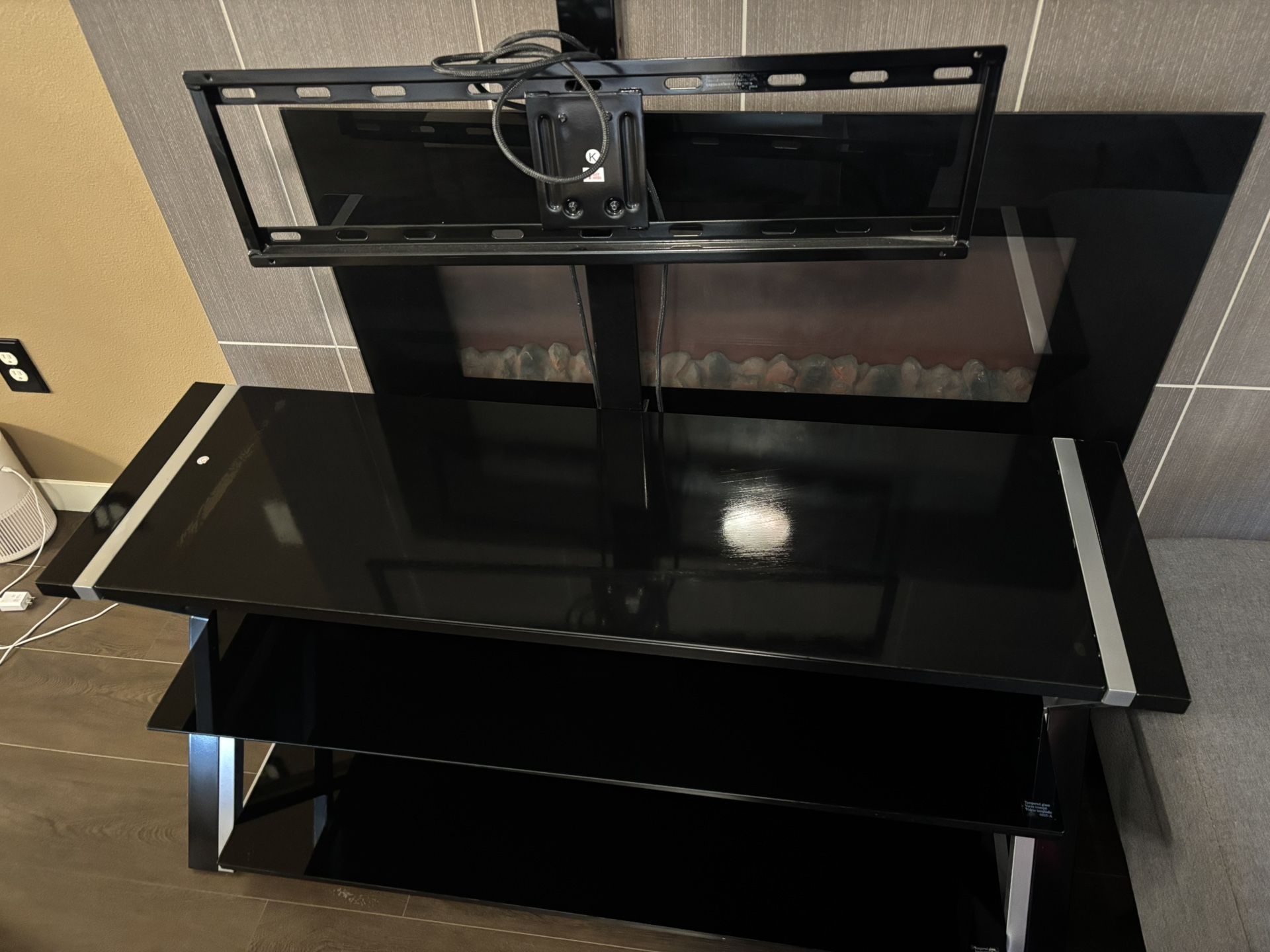 Entertainment Center With Detachable TV Mount 