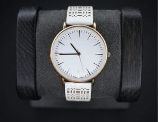 Minimalist White Dial Quartz Watch – Gold-Tone Case – Japanese Movement