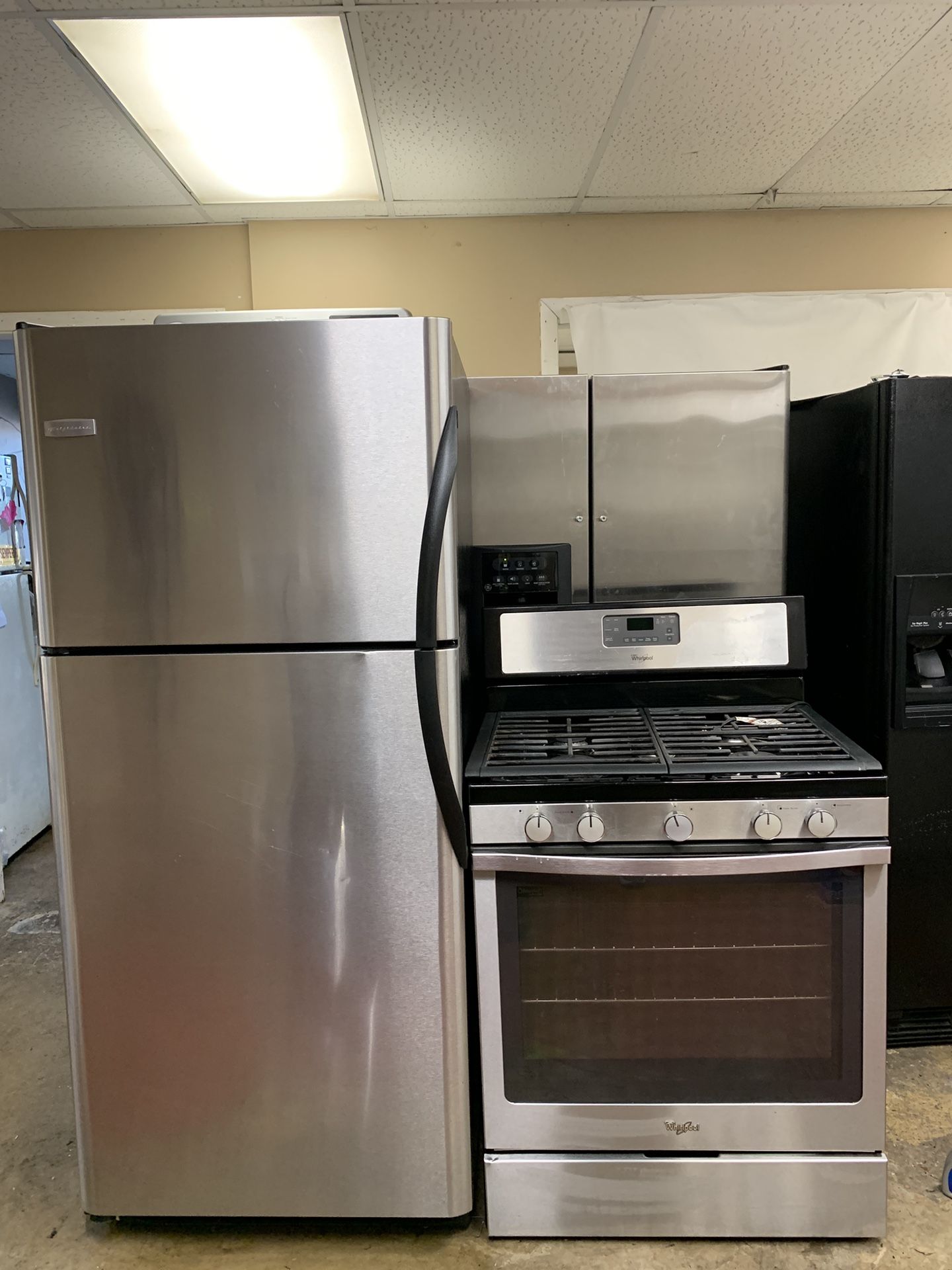 Refrigerator And Gas Stove Set Refrigerador Y Estufa De Gas 30”w for Sale in North Aurora, IL