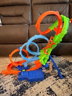HOT WHEELS TRACK