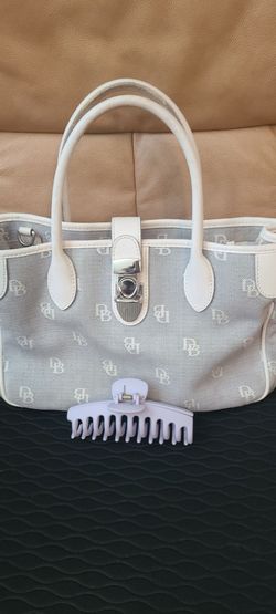 $15.00 D&B PURSE WEST LANCASTER