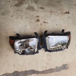 Headlights black. Tundra 2016
