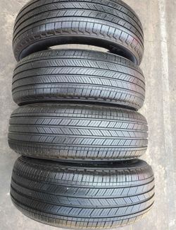 225 60 18 Michelín I'm selling this set of tires with 80% life left on all 4