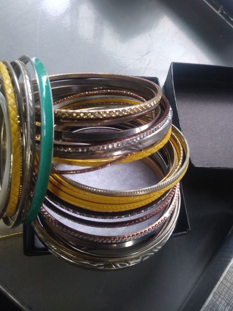 Bracelets - Bangle