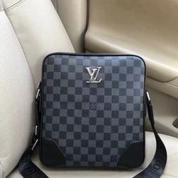 Louis Vuitton Leather Bag 