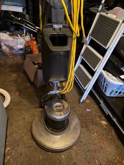 Floor buffer