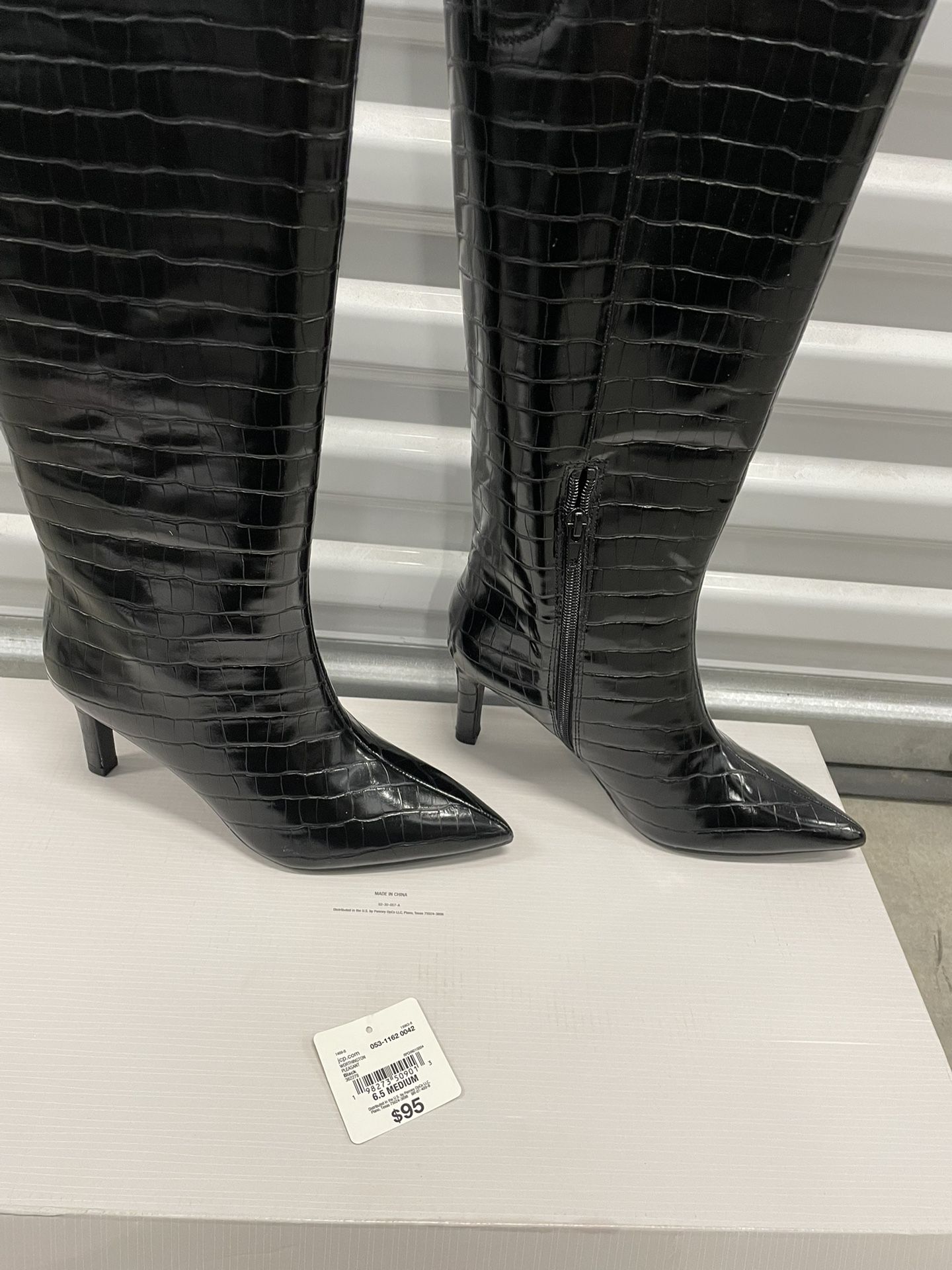 Women New Boots Size 6