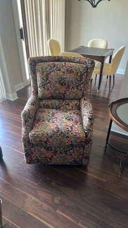 Living room / family room chair 360 rotation