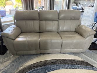 2 Leather reclining sofas and 2 reclining chairs