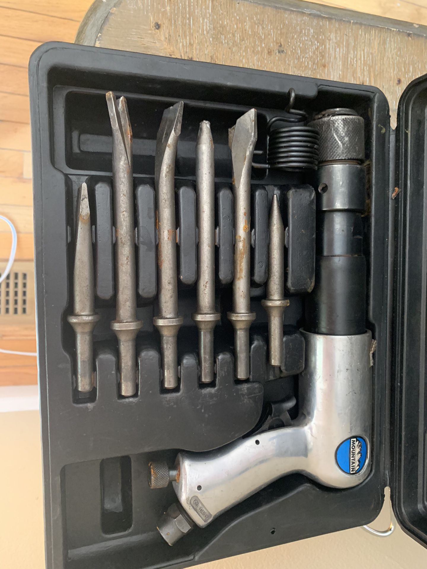 Air Hammer With Chisel 