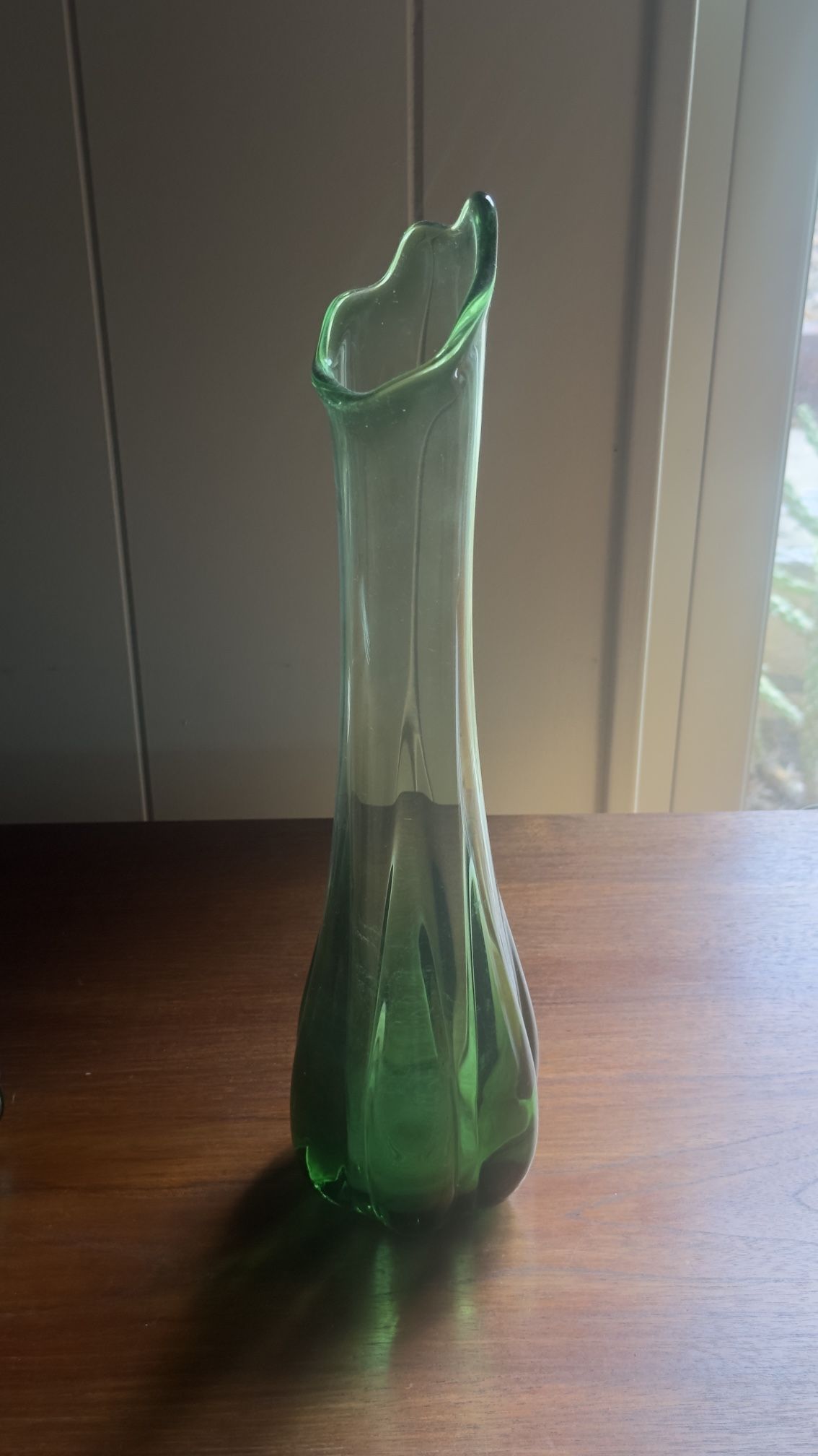 Viking 6 Petal Emerald Green Glass Flat Bottom 18” Swung Vase MCM Vintage