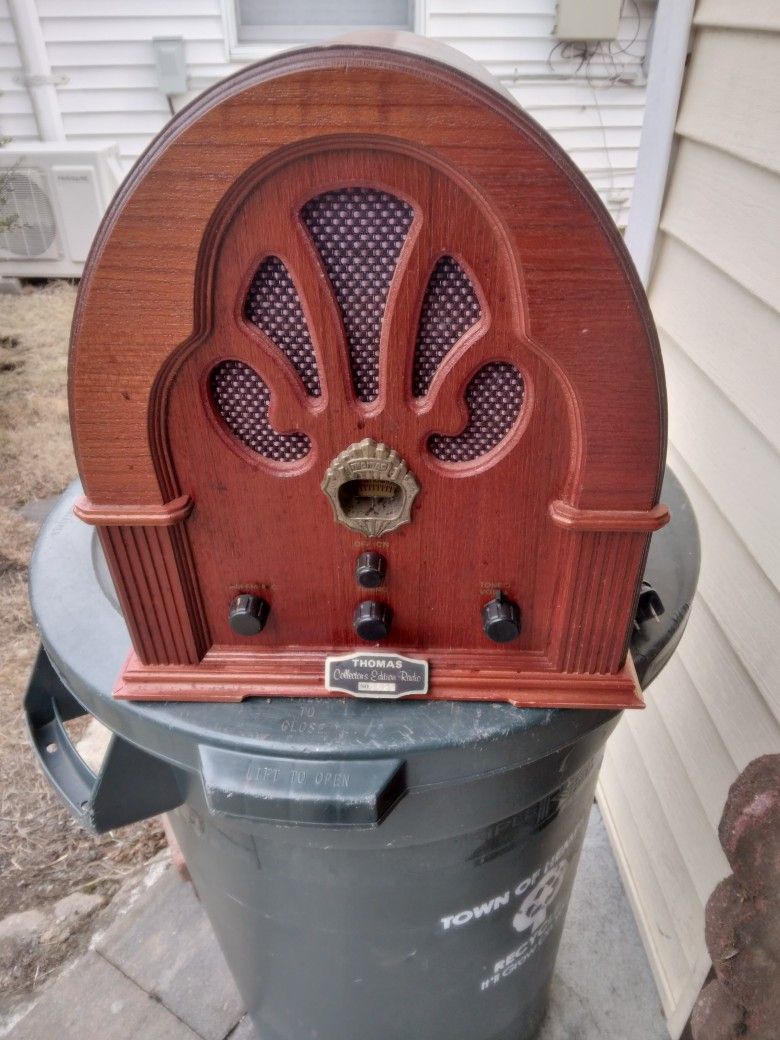Thomas Collector Radio