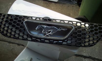 Grill 2002 a 2004 ford mustangs $25