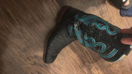 Ariat cayman 12D