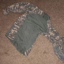 Assorted Mostly Unworn US Army Clothing