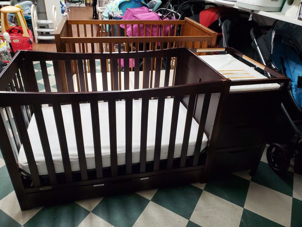Baby Crib with Changing Table