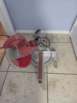 Serrucho de mesa  electrico