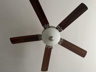 Celling Fan Lamp - Hampton Bay- Free READ