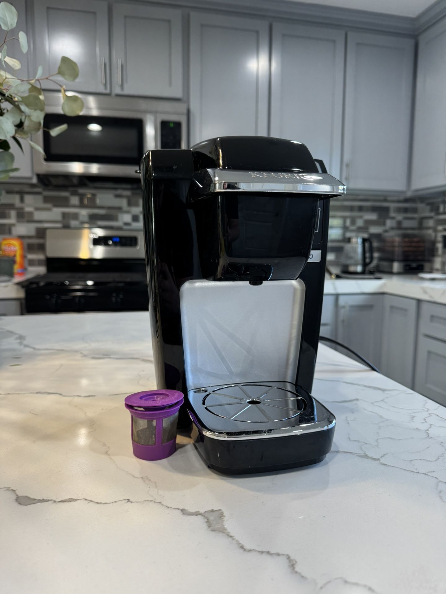 Keurig B31 (with Reusable KCup) - Needs Cleaning