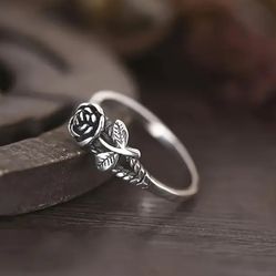 Lovely Vintage Style Silver Tone Rose Ring