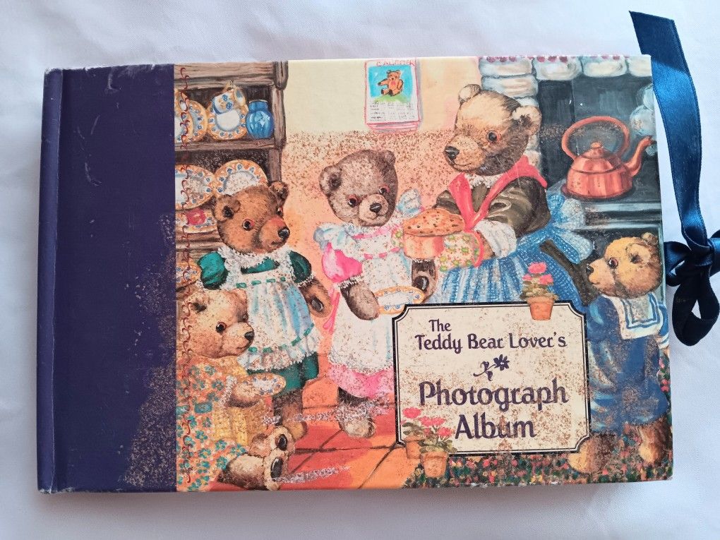 THE TEDDY BEAR LOVER'S PHOTOGRAPH ALBUM