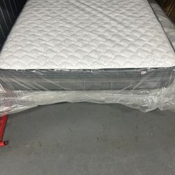 Brand new Queen size mattress Still Plastic-Wrapped