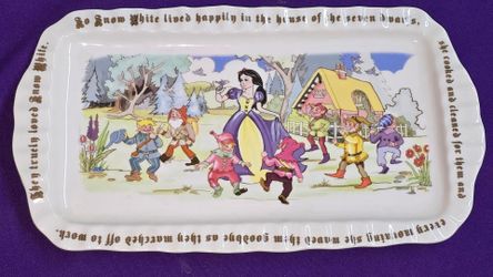 Cardew Design Snow White Rectangular Tray Snow White & The Seven Dwarfs decorative piece designed by world-renowned UK artist Paul Cardew. Part of the