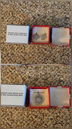 Avon Christmas Snowflake Necklace And Earrings In Red Signature Box