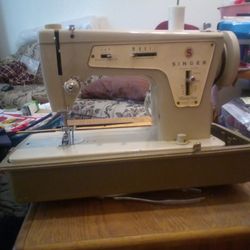 Singer Sewing Machine 