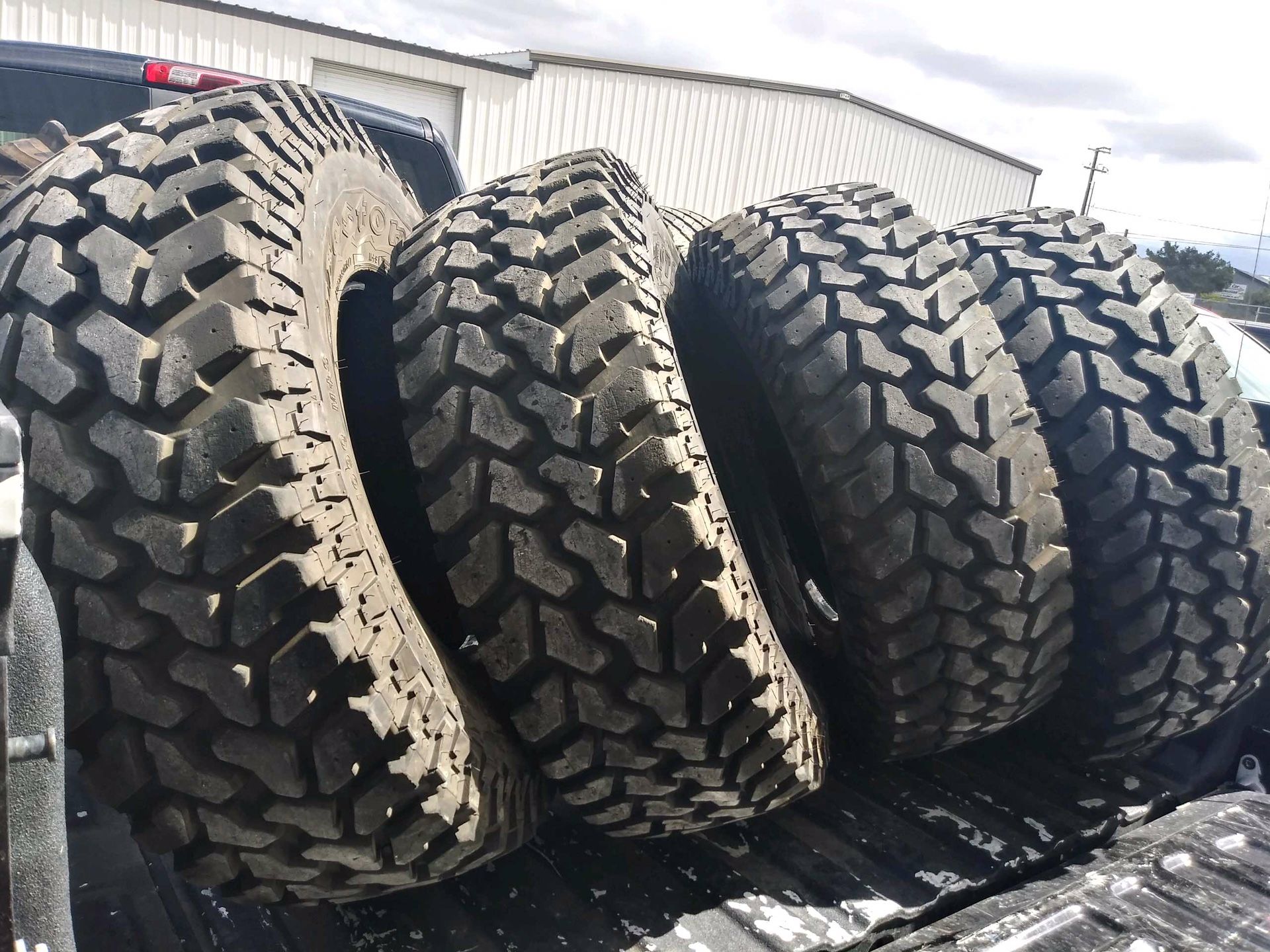 31x10.50R15 firestone destination LT tires for Sale in Riverside, CA