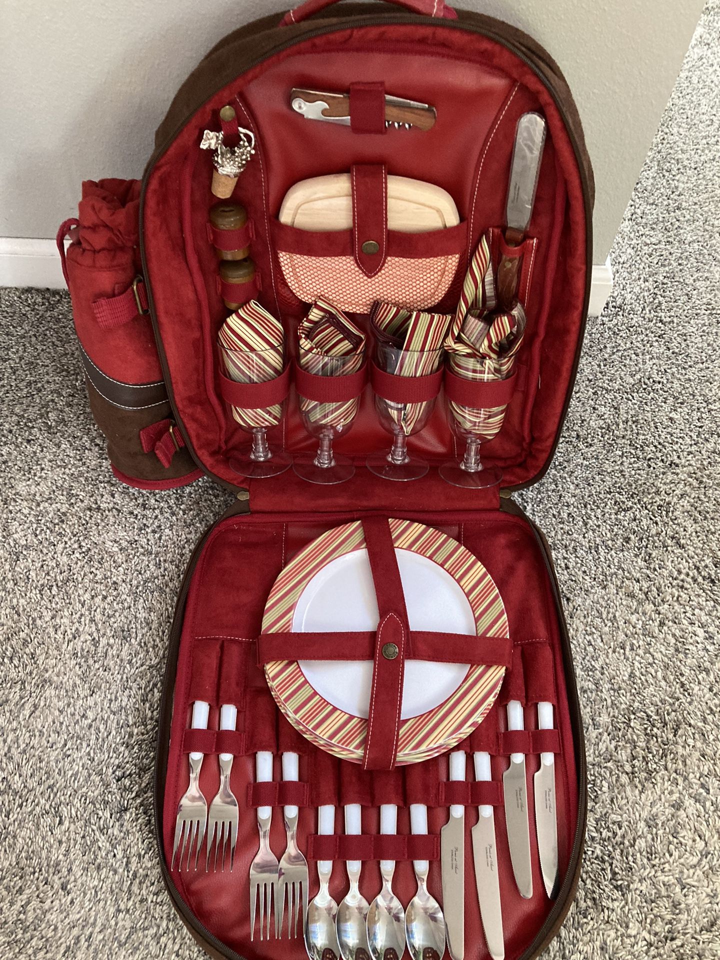 Leather and suede Backpack for a wine picnic